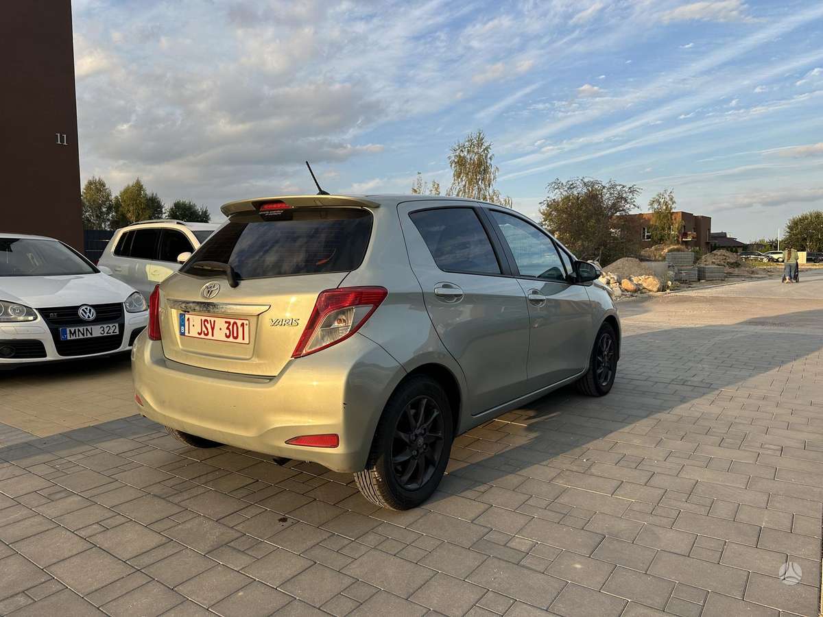 Toyota Yaris - 10