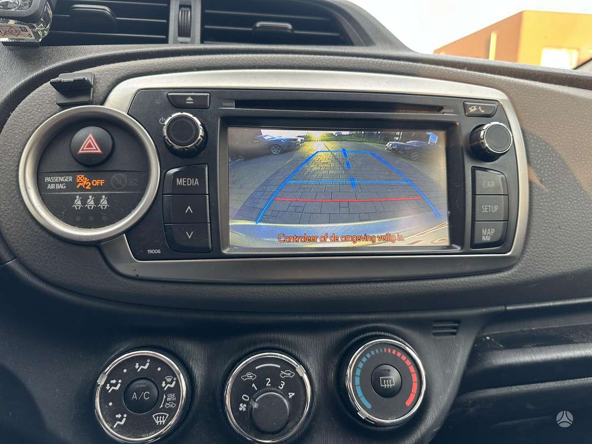 Toyota Yaris - 12
