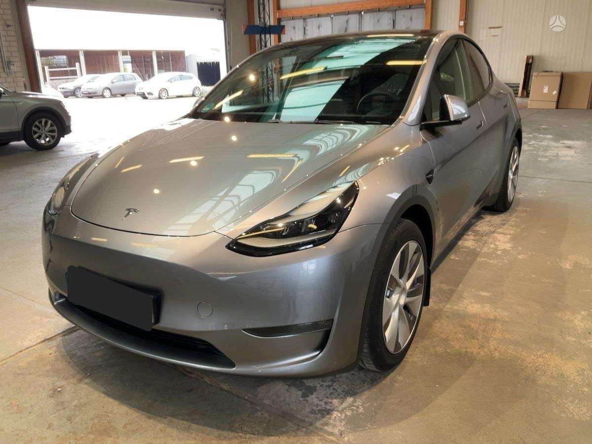 Tesla Model Y - 1