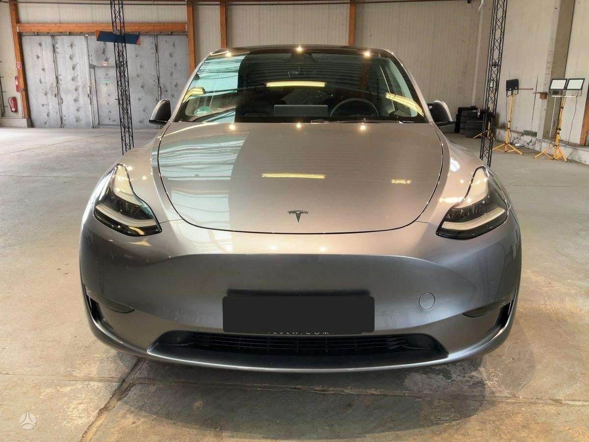 Tesla Model Y - 4
