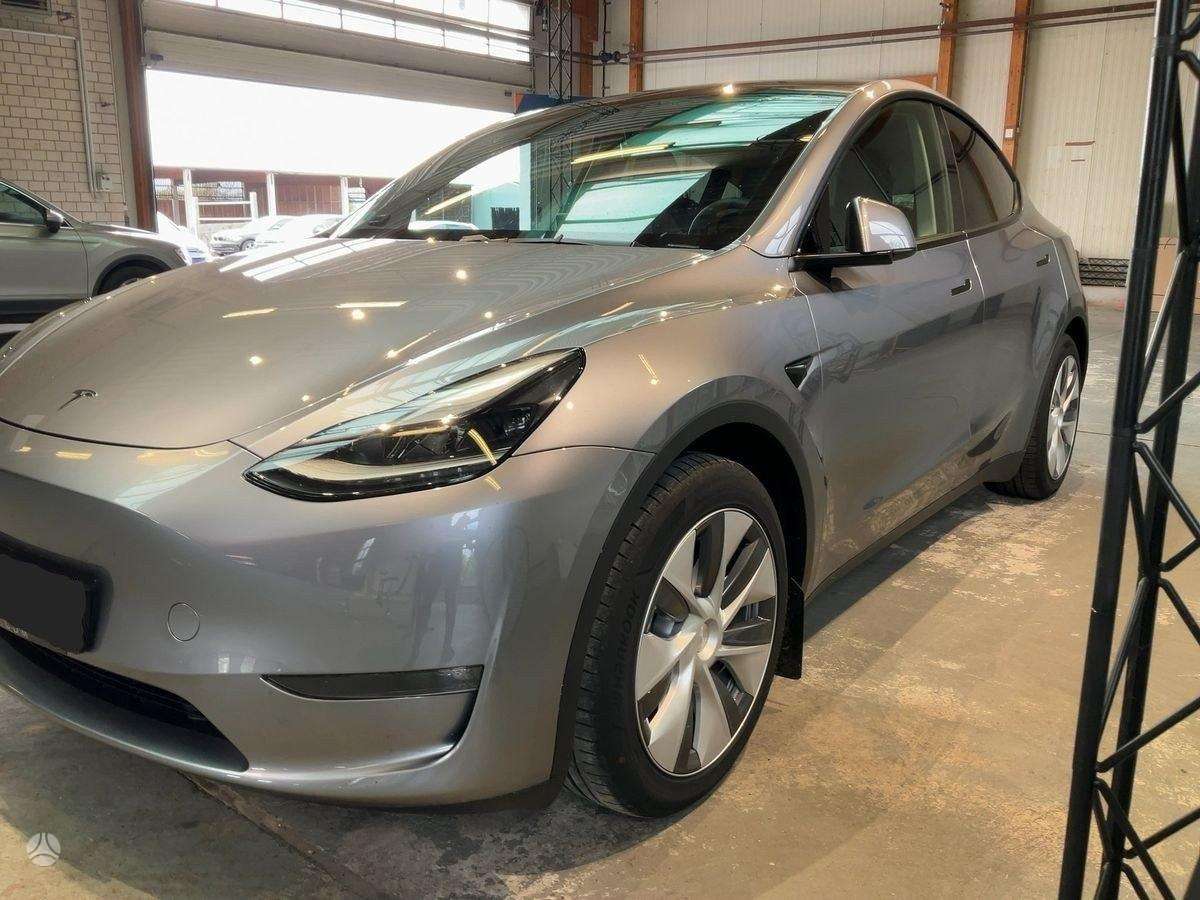 Tesla Model Y - 2