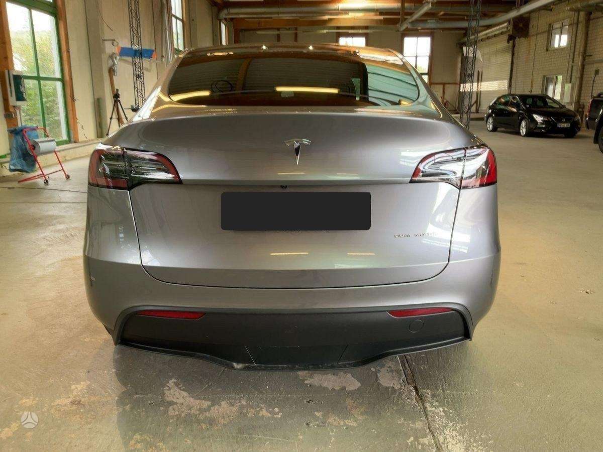 Tesla Model Y - 6