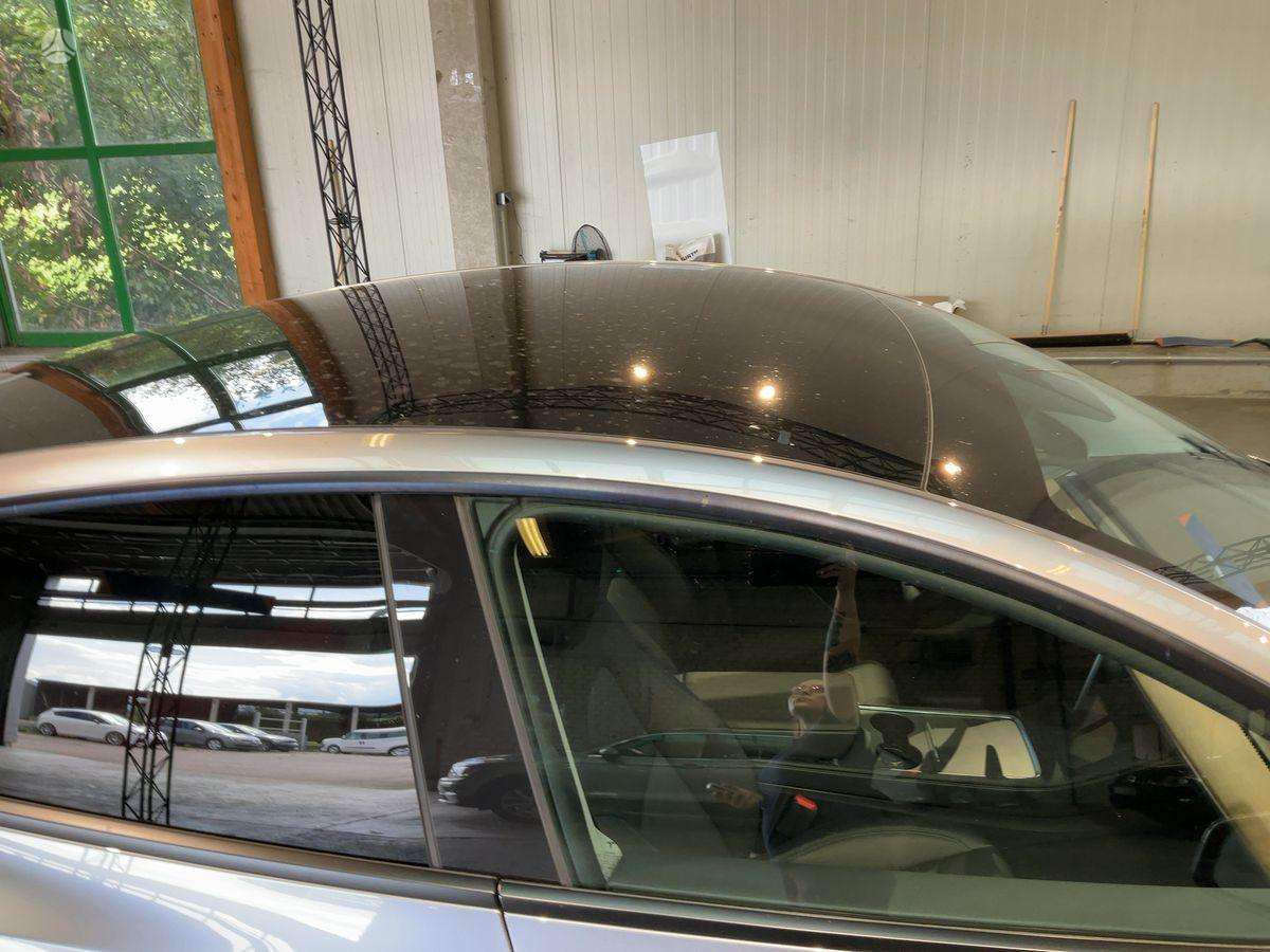 Tesla Model Y - 12
