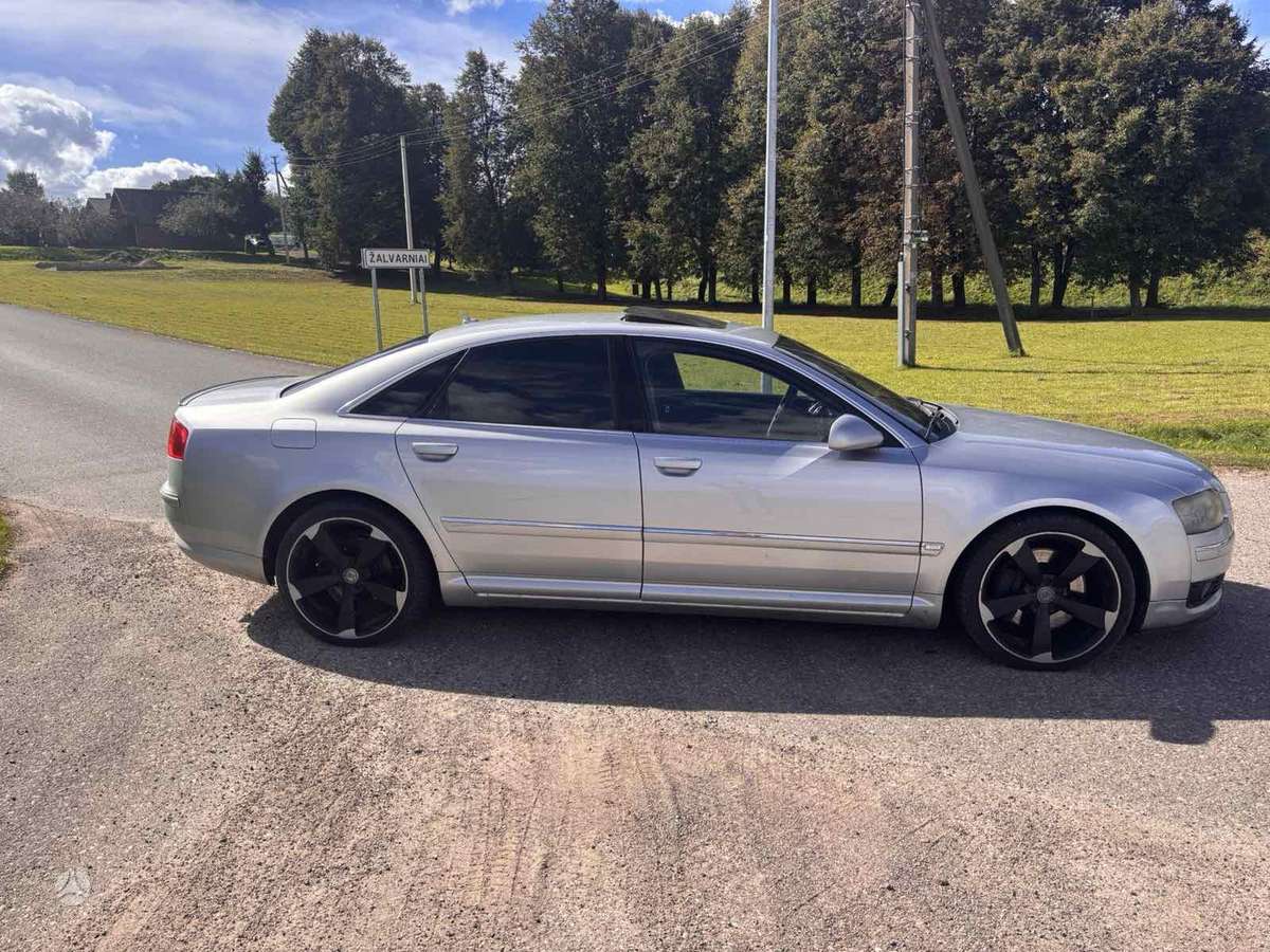 Audi A8, 4.2 l., sedanas