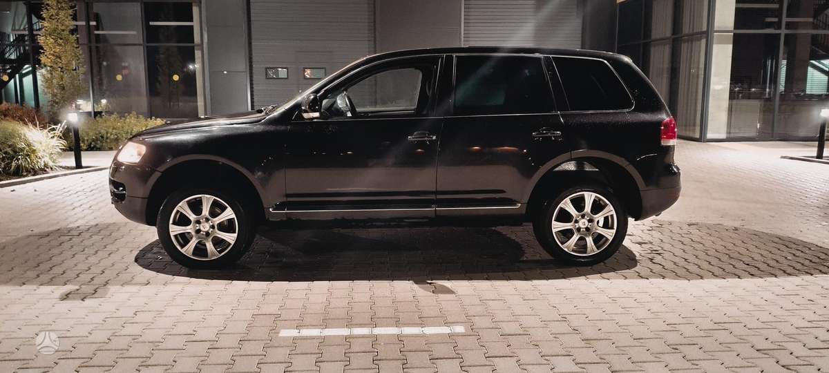 Volkswagen Touareg - 1