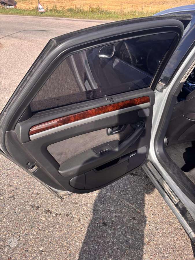Audi A8, 4.2 l., Седан