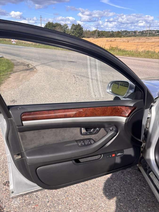 Audi A8, 4.2 l., Седан