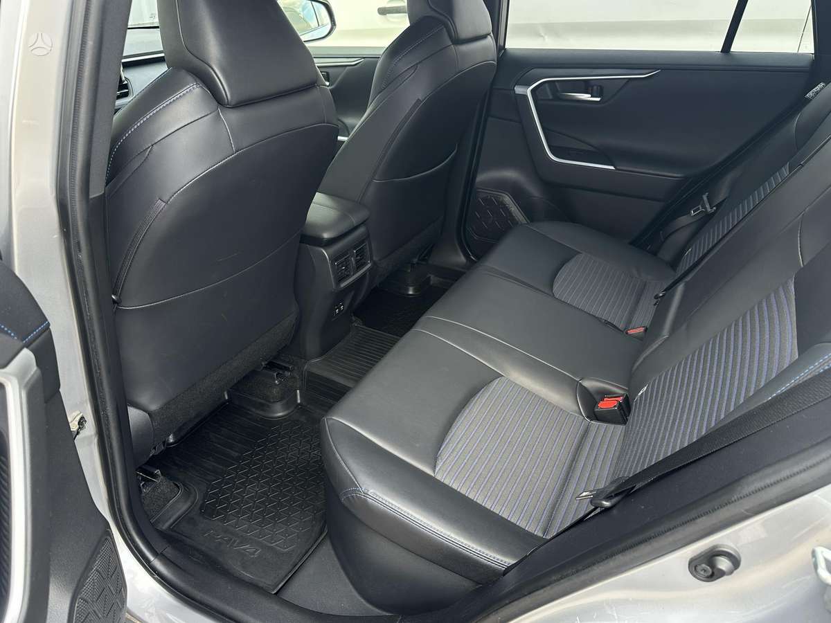 Toyota RAV4 - 11