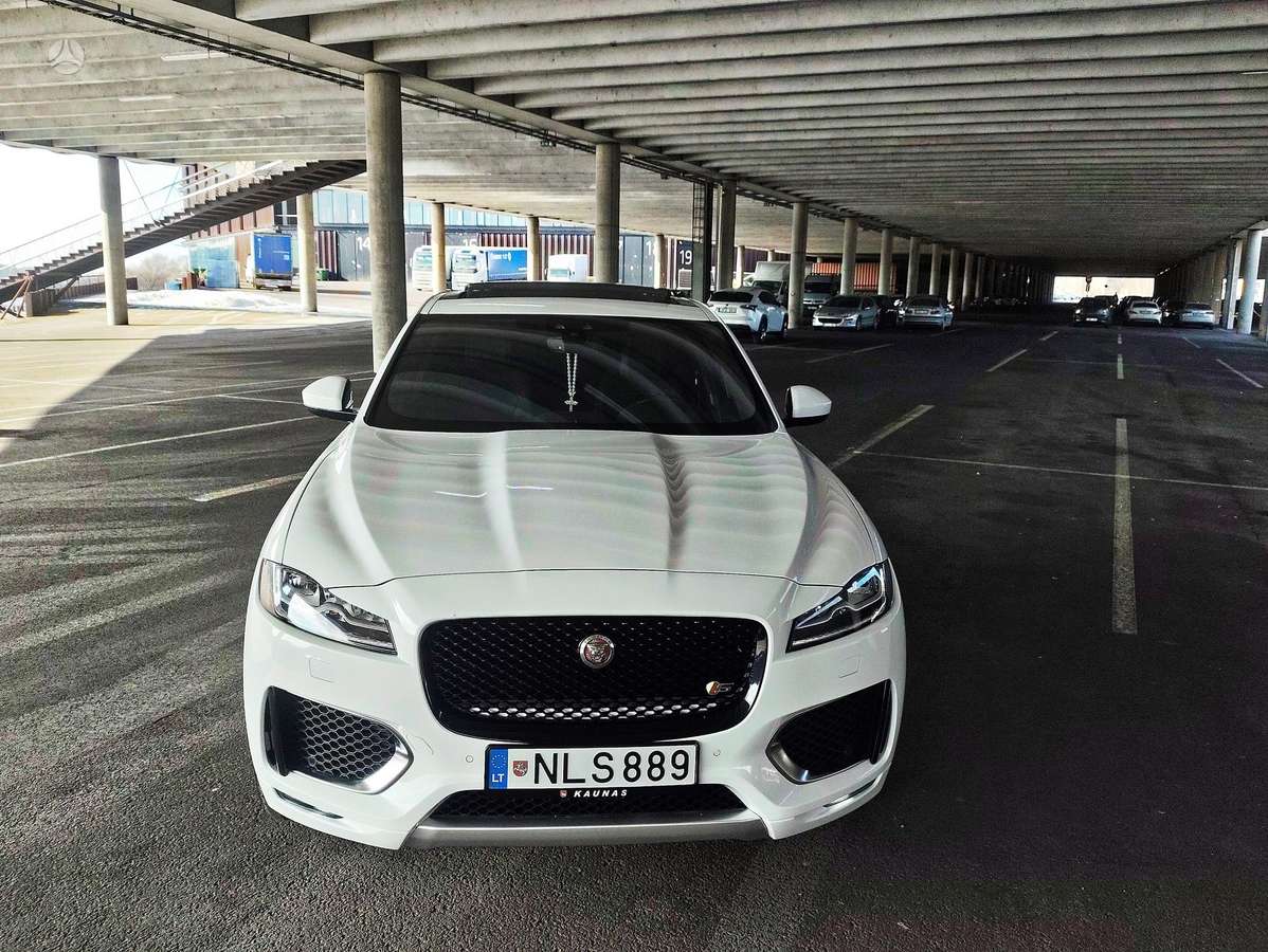 Jaguar F-Pace - 4