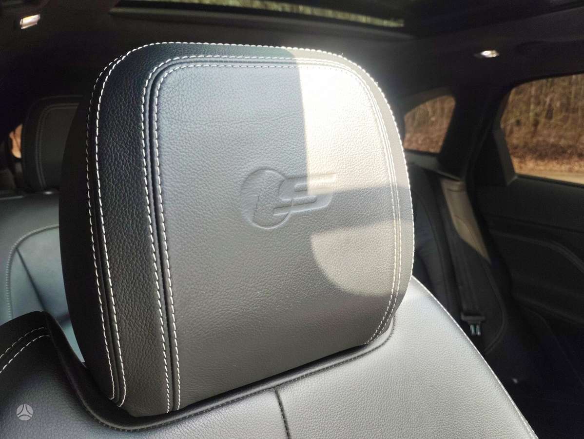 Jaguar F-Pace - 9