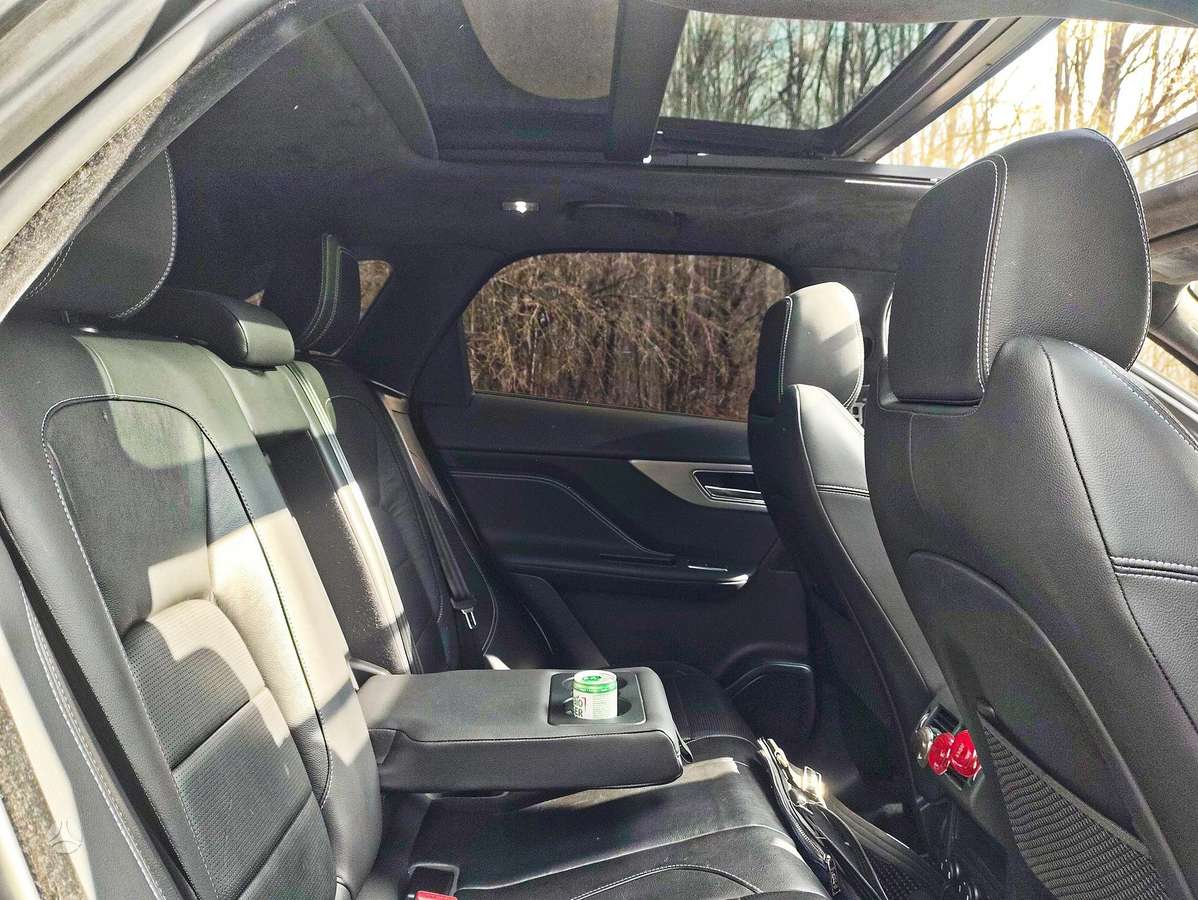 Jaguar F-Pace - 11