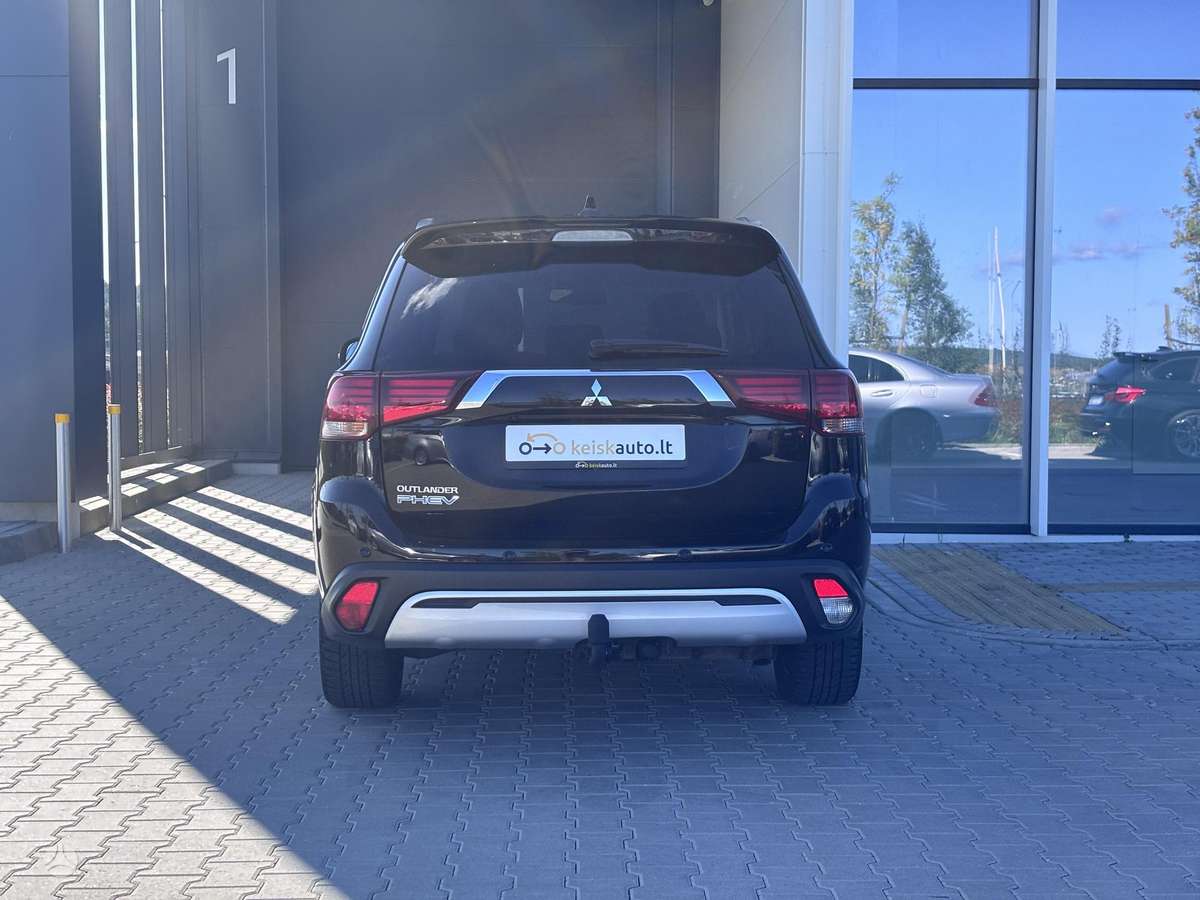 Mitsubishi Outlander - 11