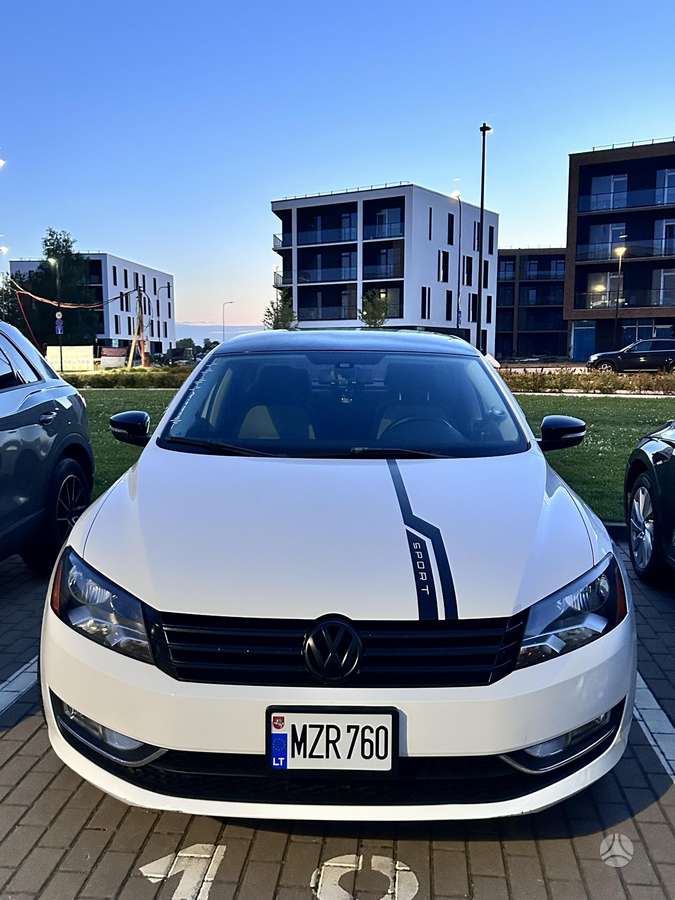 Volkswagen Passat - 1