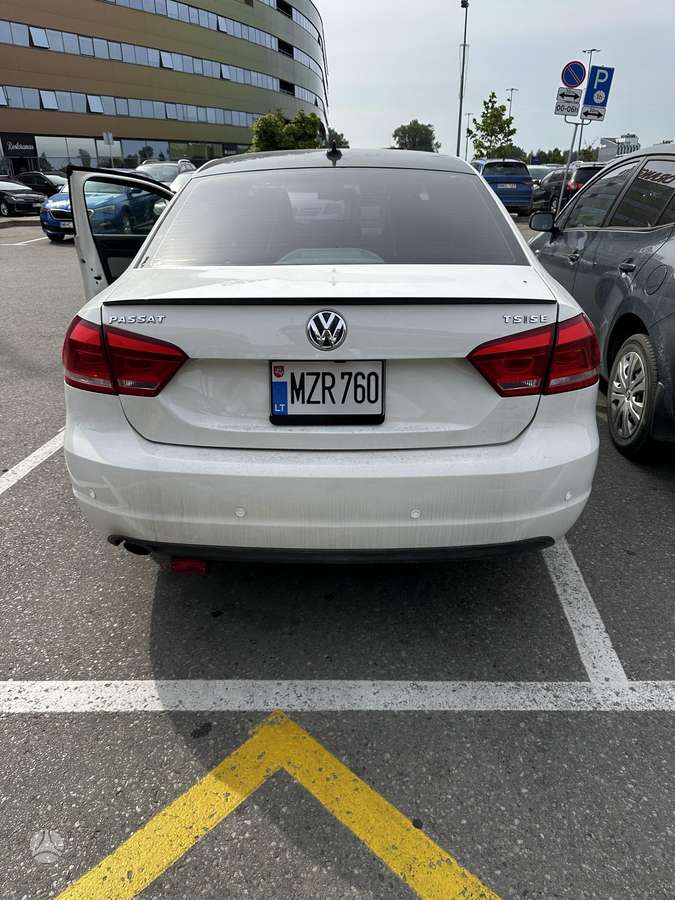 Volkswagen Passat - 2