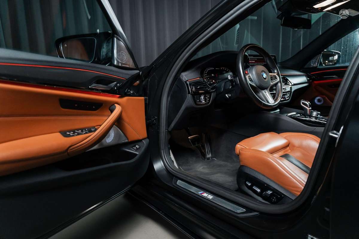 BMW M5, 4.4 l., Седан
