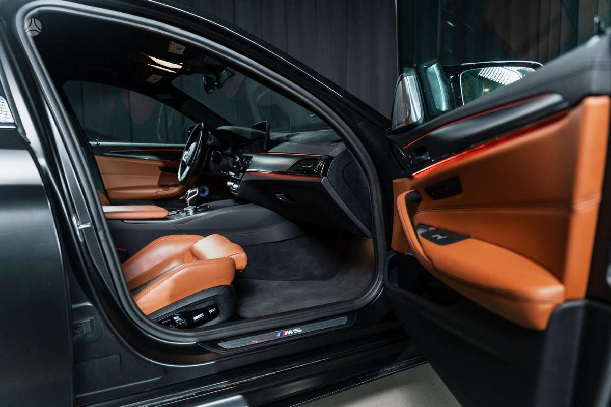 BMW M5, 4.4 l., Седан
