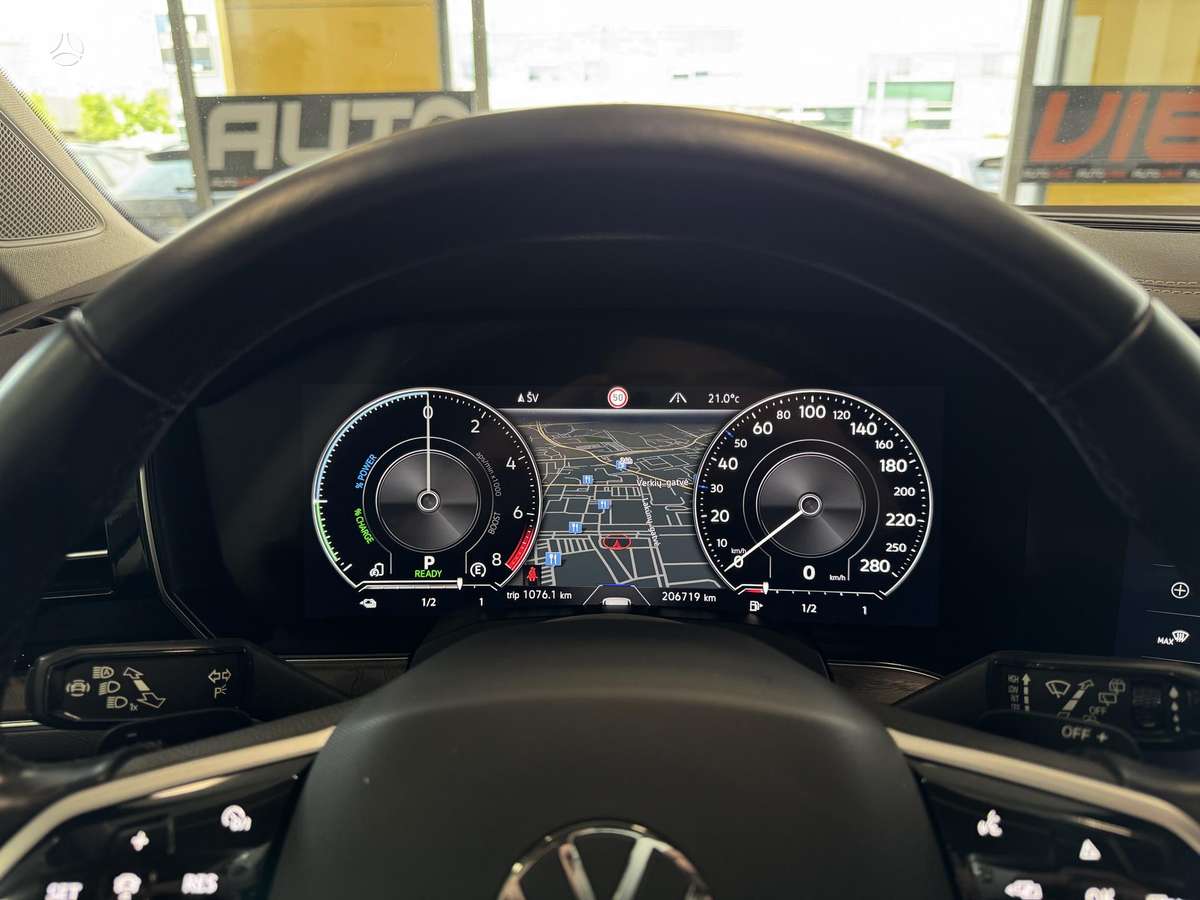 Volkswagen Touareg - 11
