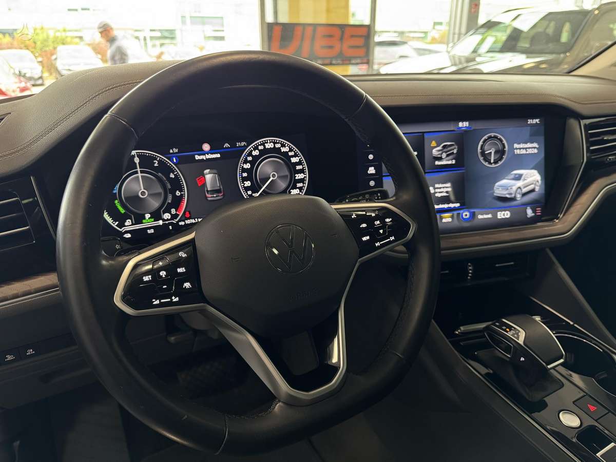 Volkswagen Touareg - 12