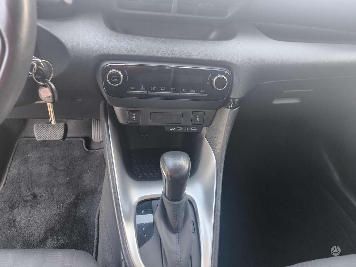 Toyota Yaris - 10