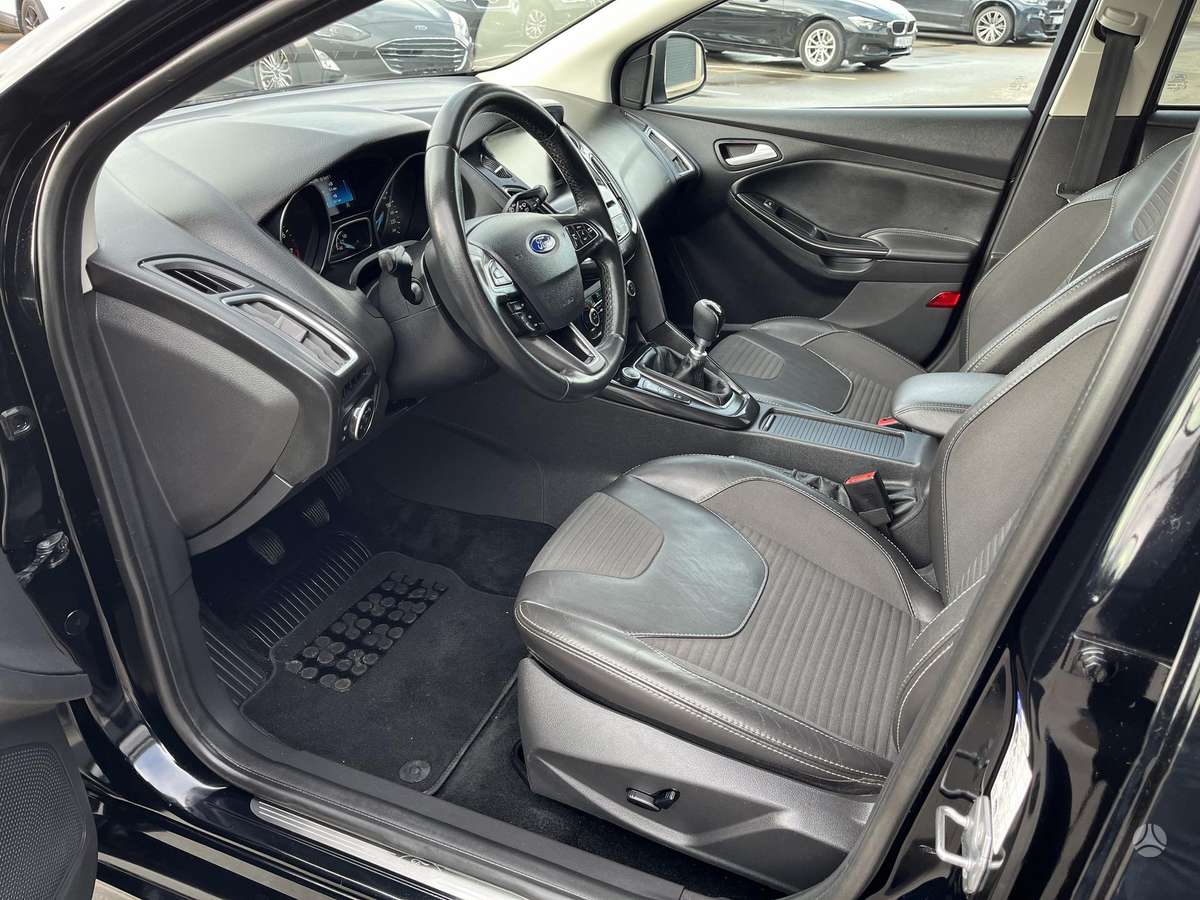 Ford Focus - 10