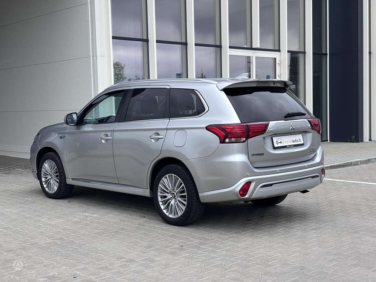 Mitsubishi Outlander - 10