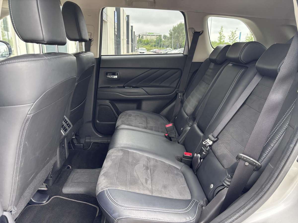 Mitsubishi Outlander - 11