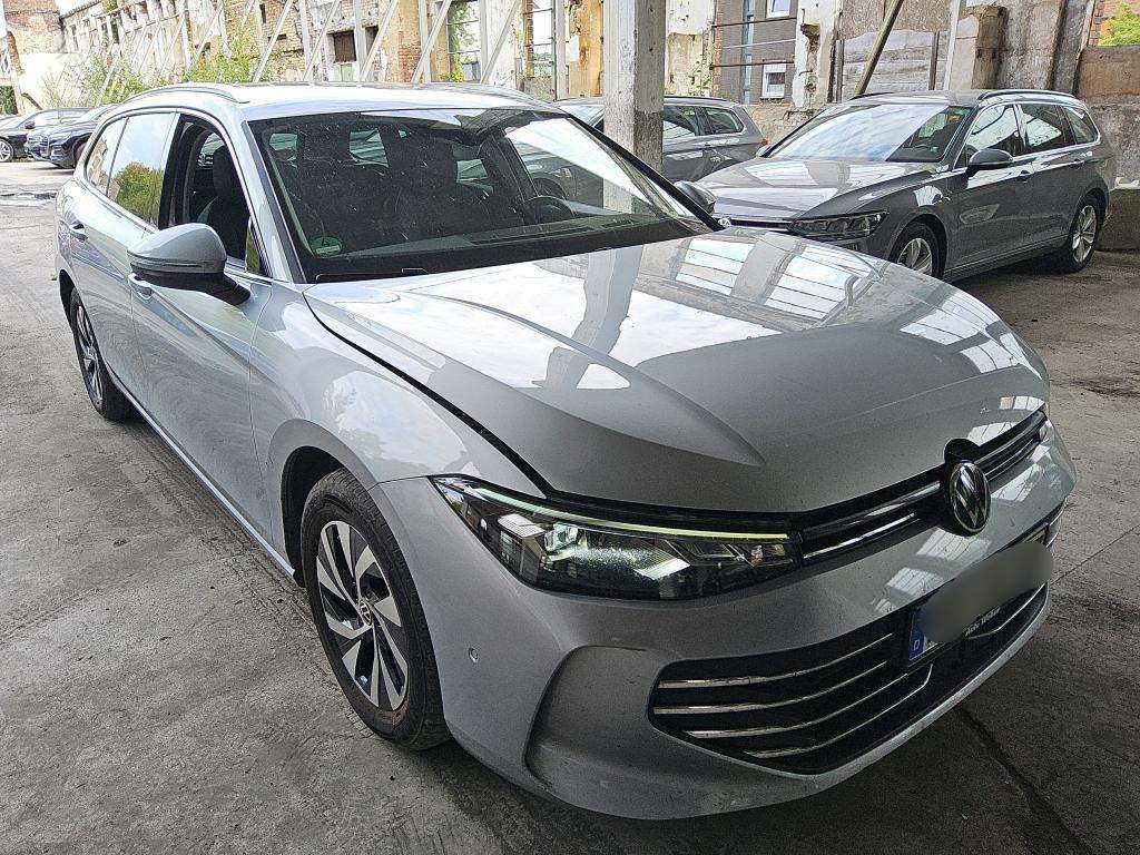 Volkswagen Passat - 1