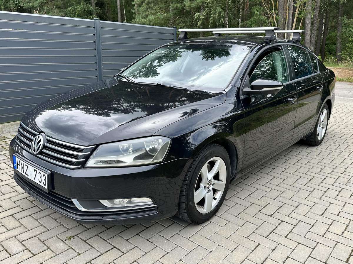 Volkswagen Passat - 1