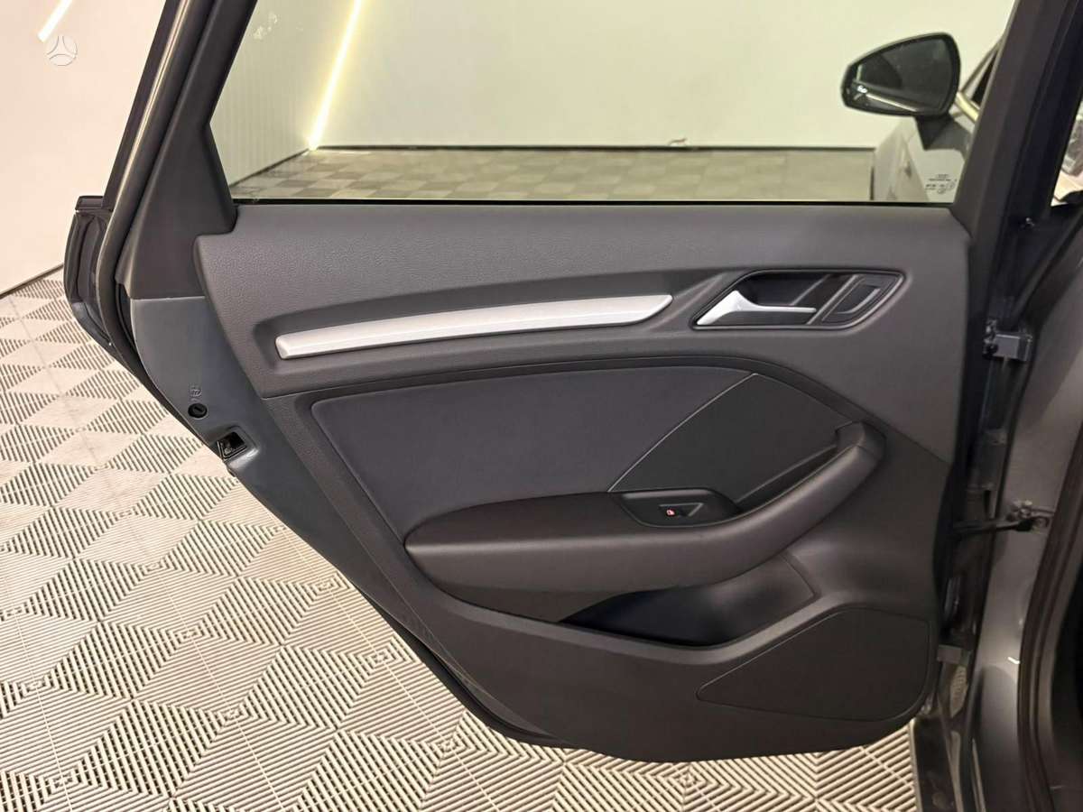 Audi A3, 1.6 l., hatchback