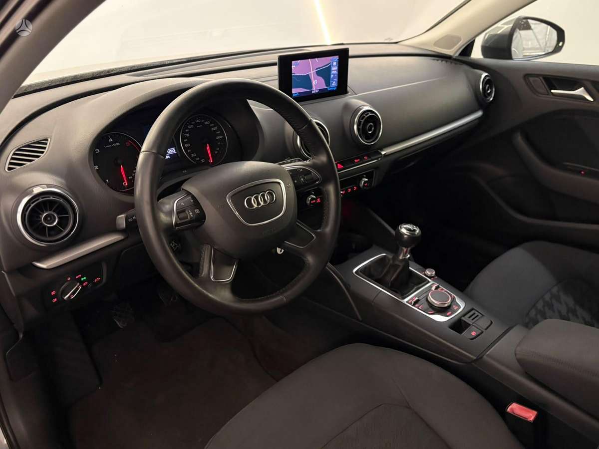 Audi A3, 1.6 l., hatchback