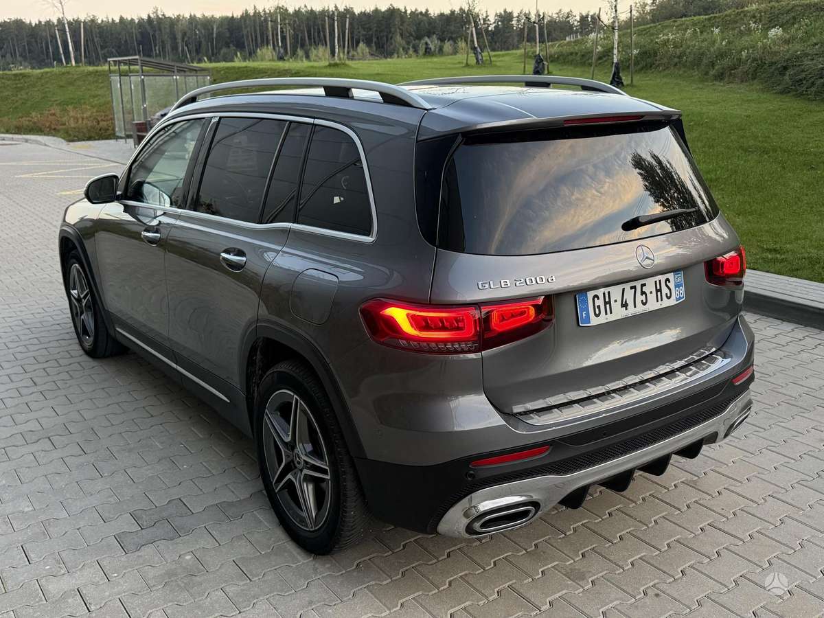 Mercedes-Benz GLB200 - 8