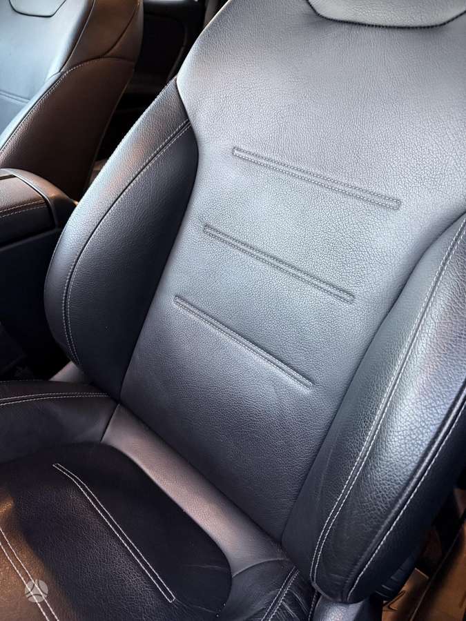 Mercedes-Benz GLB200 - 11
