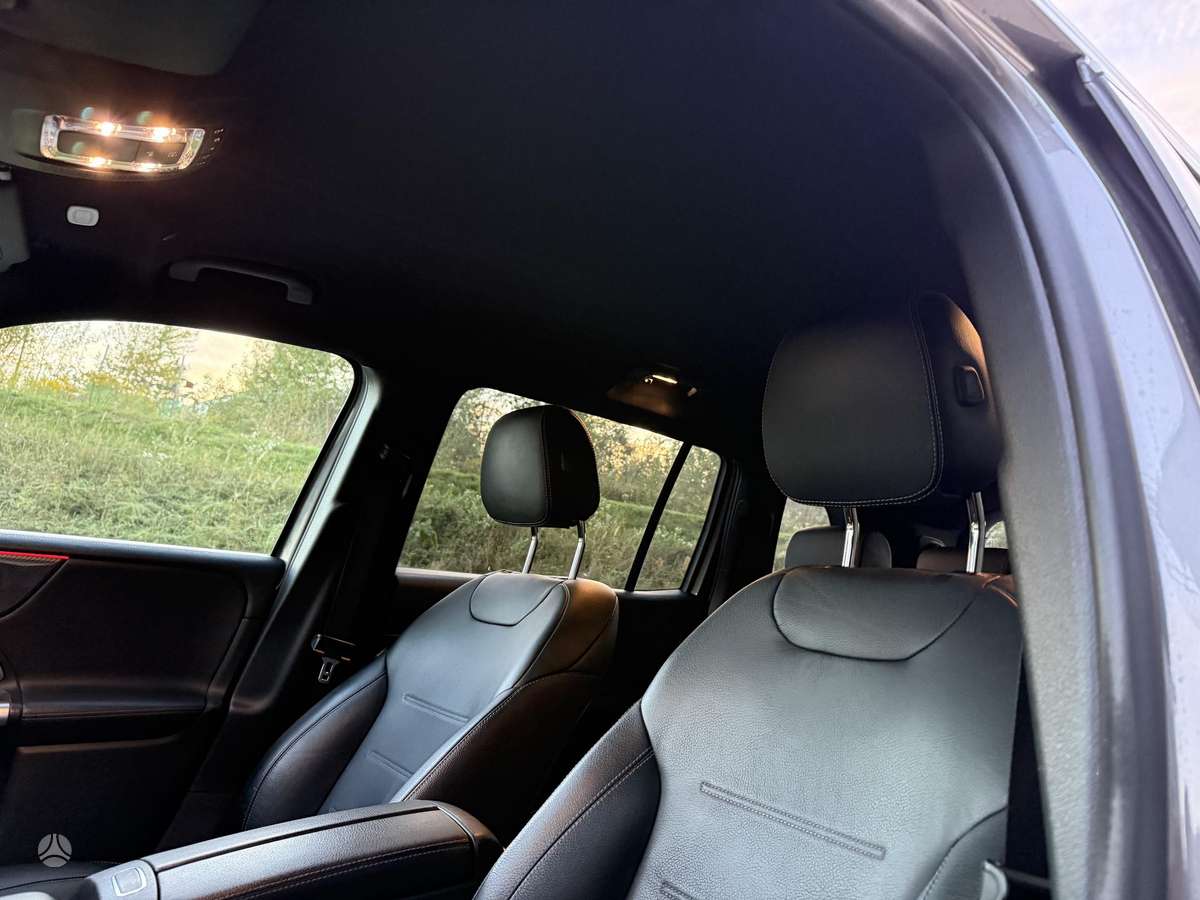 Mercedes-Benz GLB200 - 12
