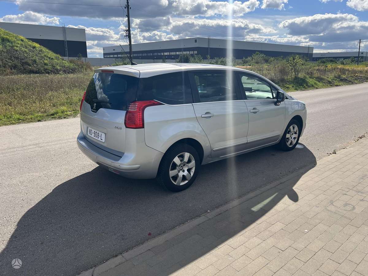 Peugeot 5008 - 8