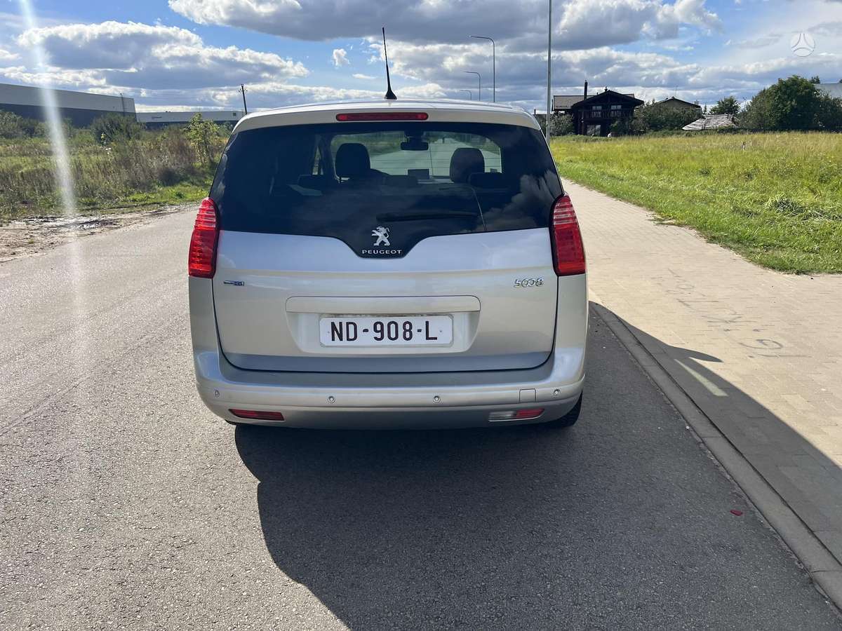 Peugeot 5008 - 10