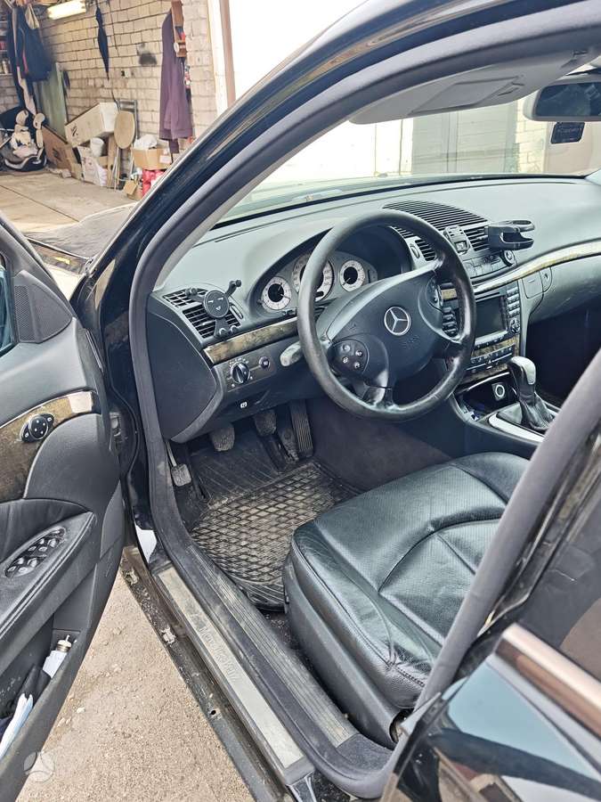 Mercedes-Benz E220 - 2