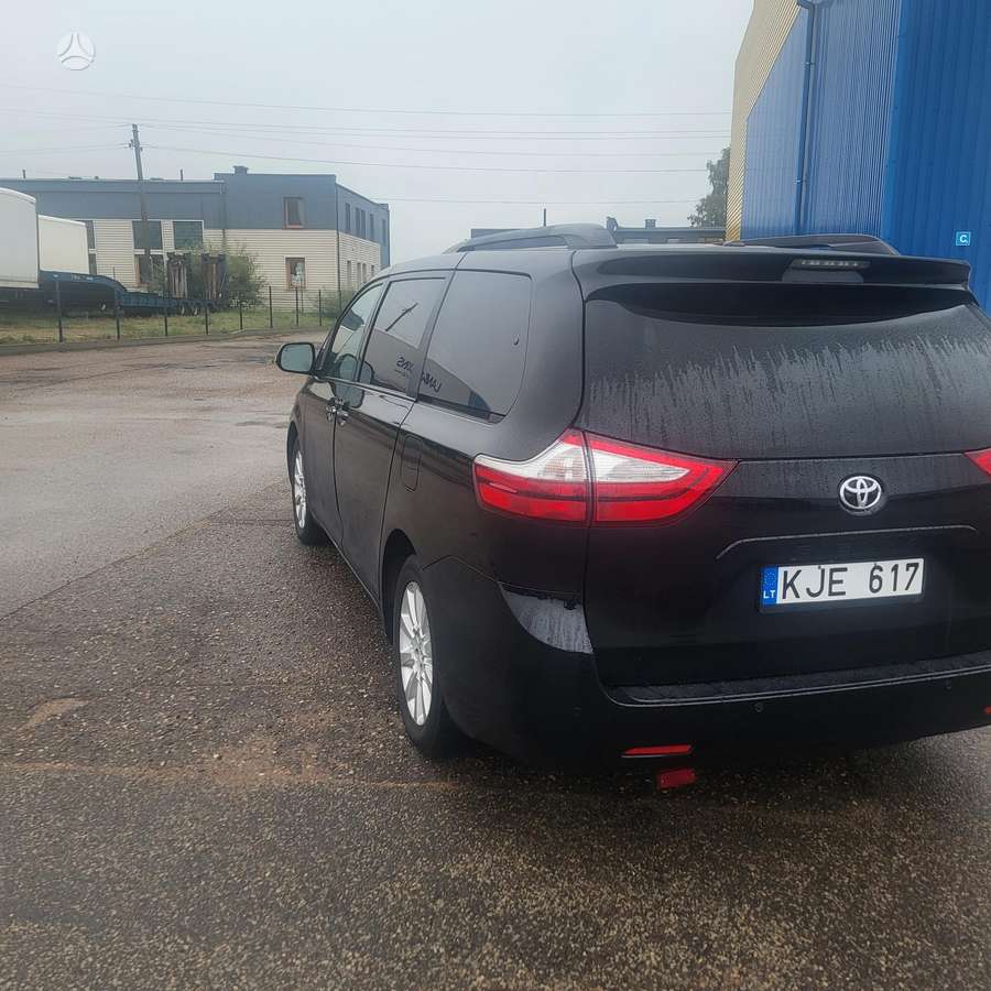 Toyota Sienna - 2