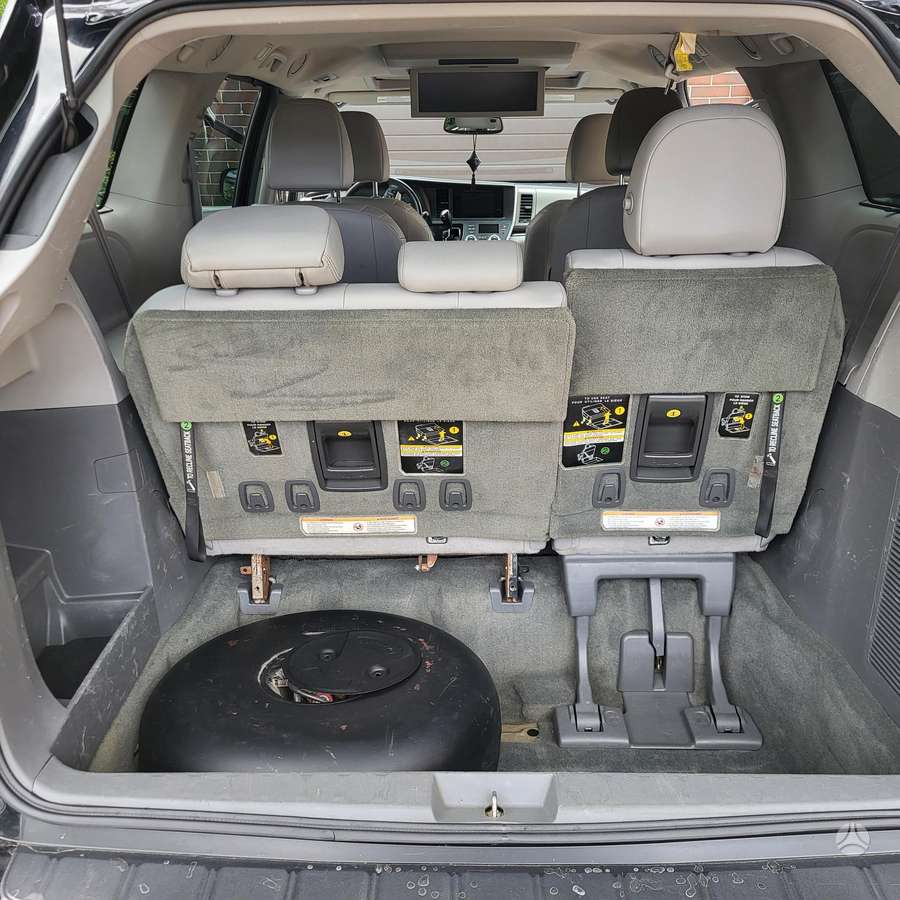 Toyota Sienna - 7