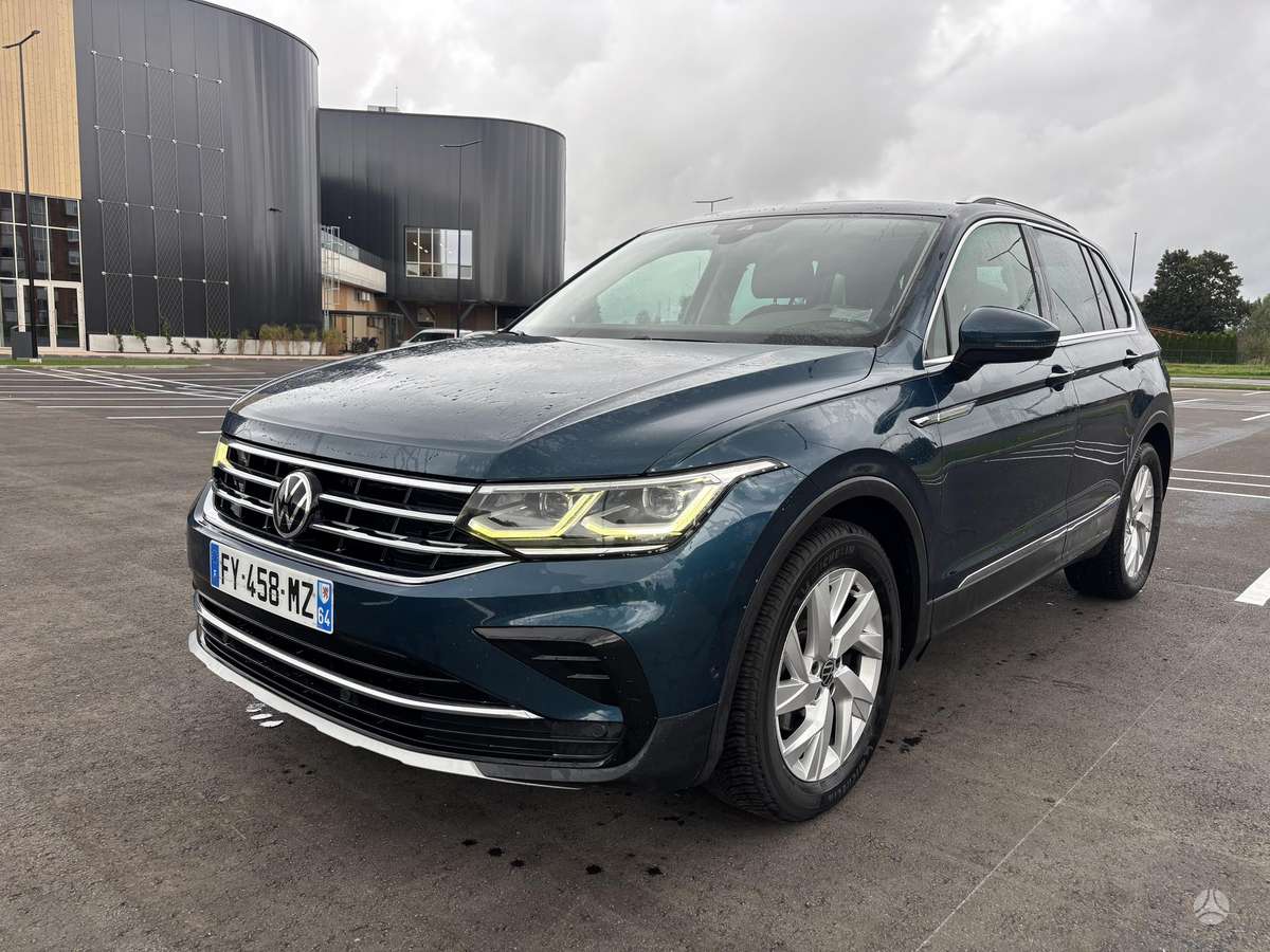 Volkswagen Tiguan - 1