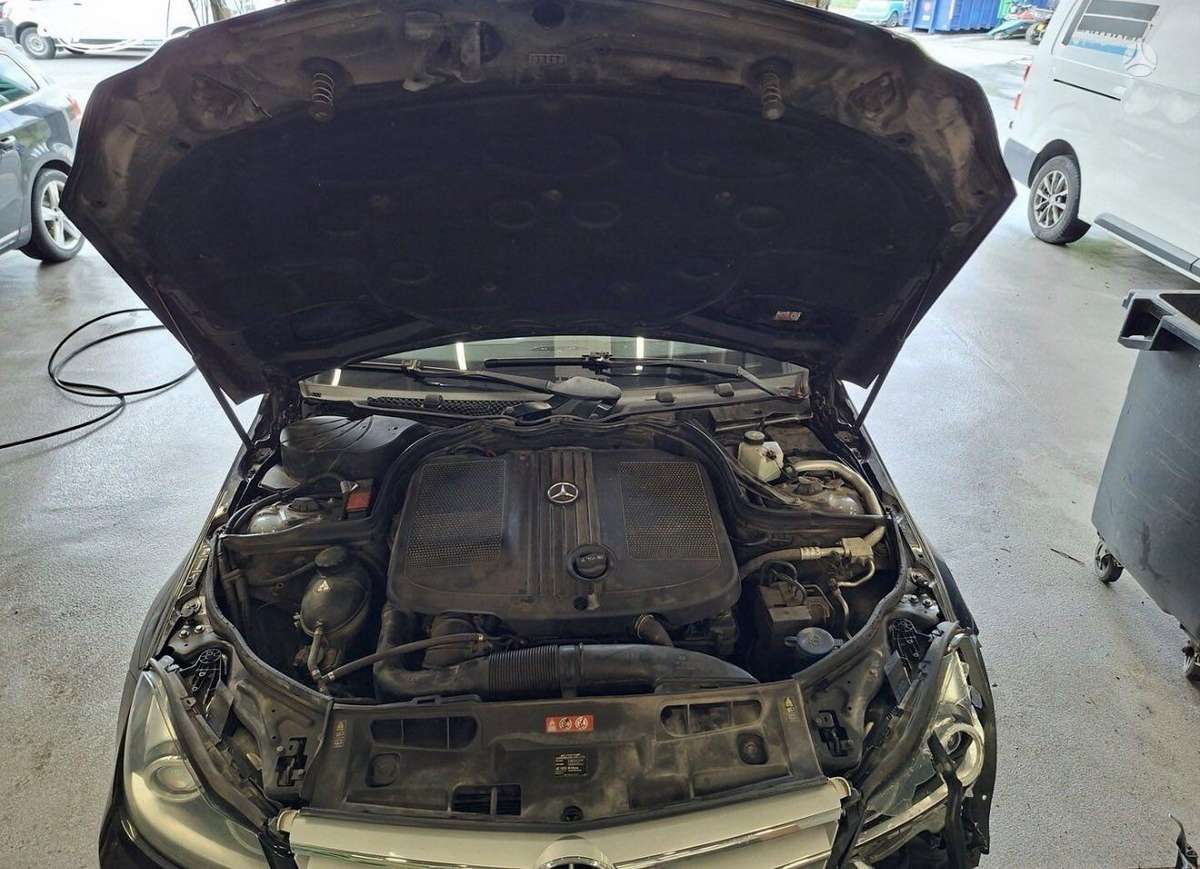 Mercedes-Benz C220 - 9