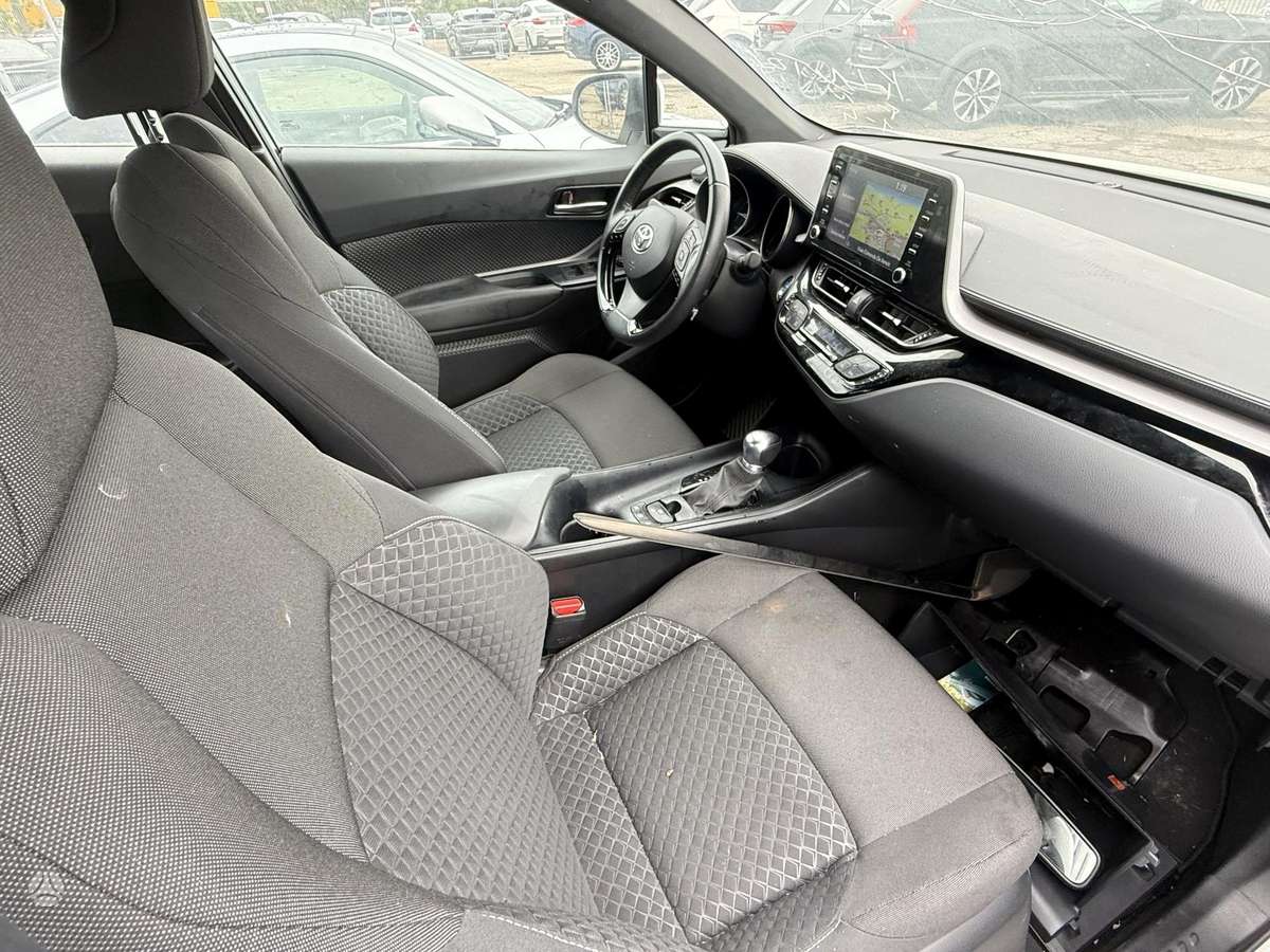Toyota C-HR - 11