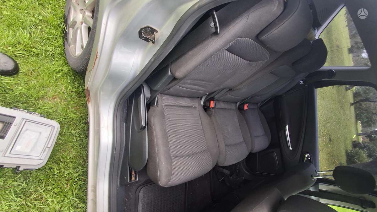 Ford S-MAX - 11