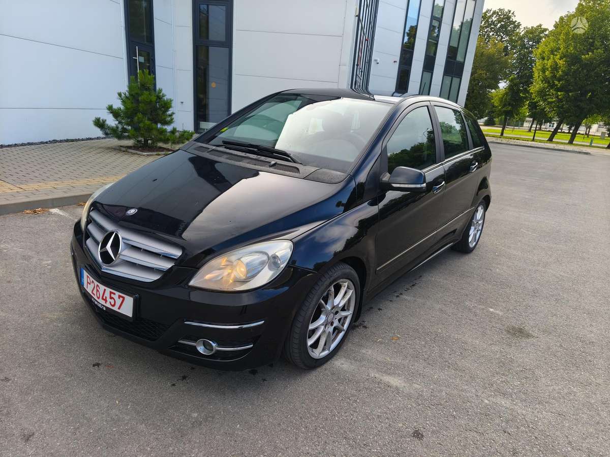 Mercedes-Benz B180 - 1