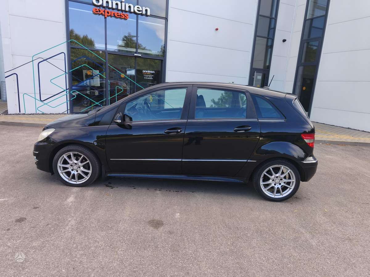Mercedes-Benz B180 - 2