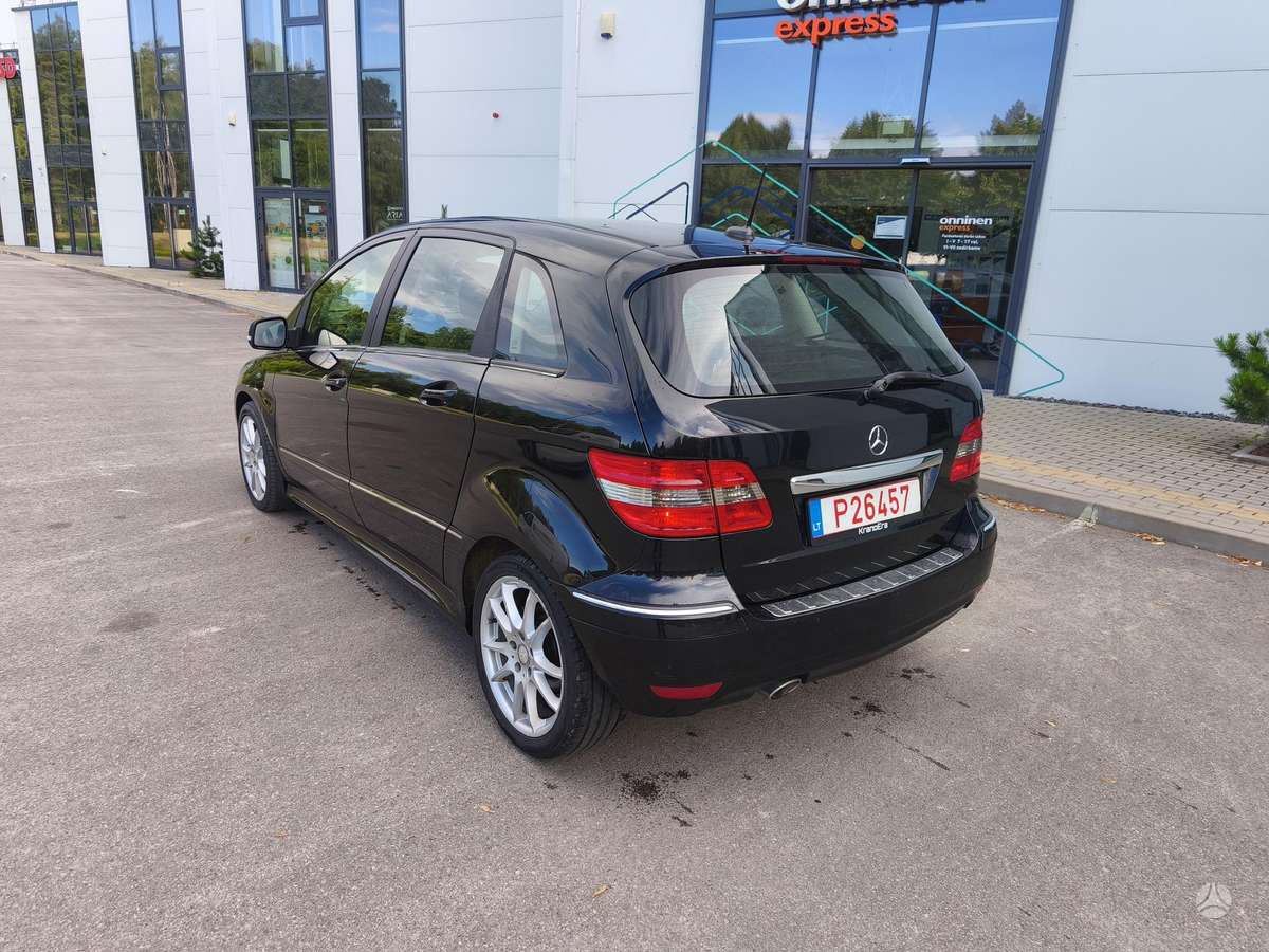 Mercedes-Benz B180 - 3