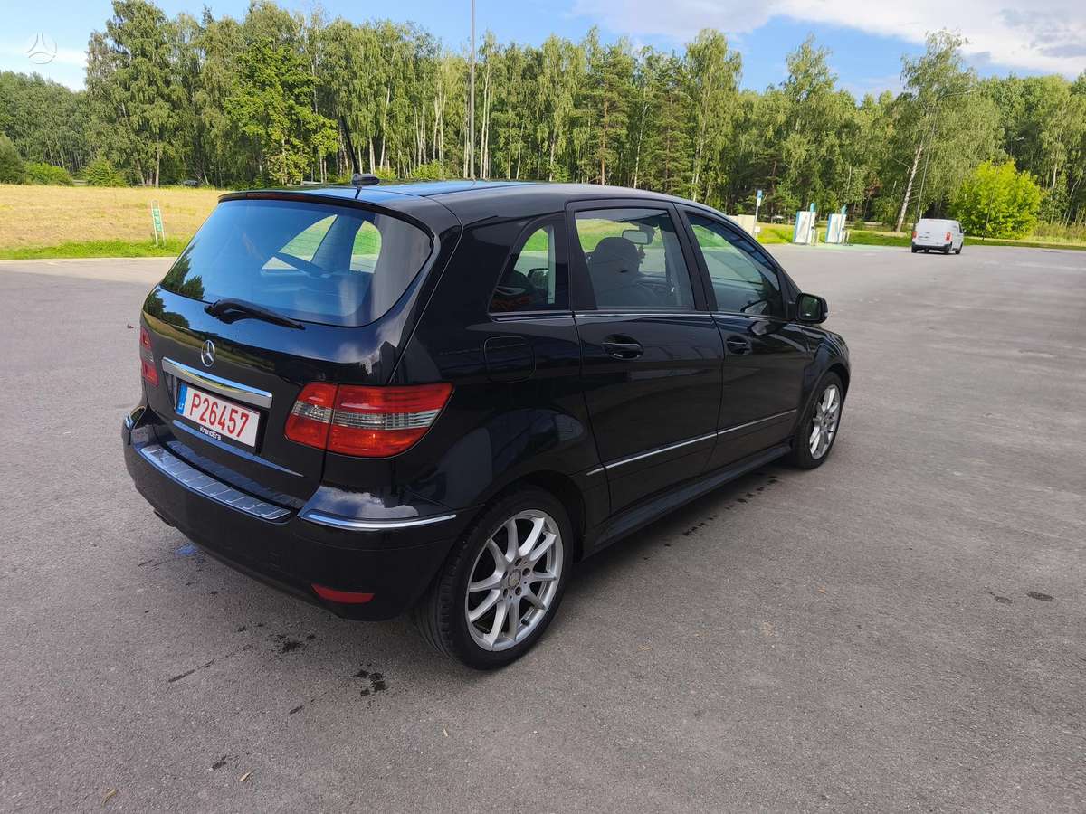 Mercedes-Benz B180 - 4