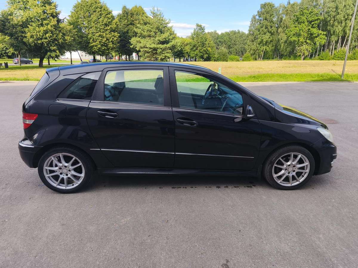 Mercedes-Benz B180 - 5