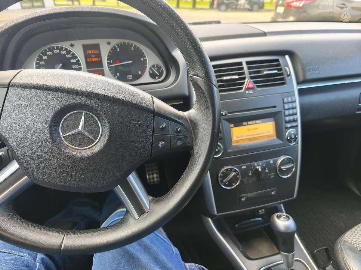 Mercedes-Benz B180 - 10
