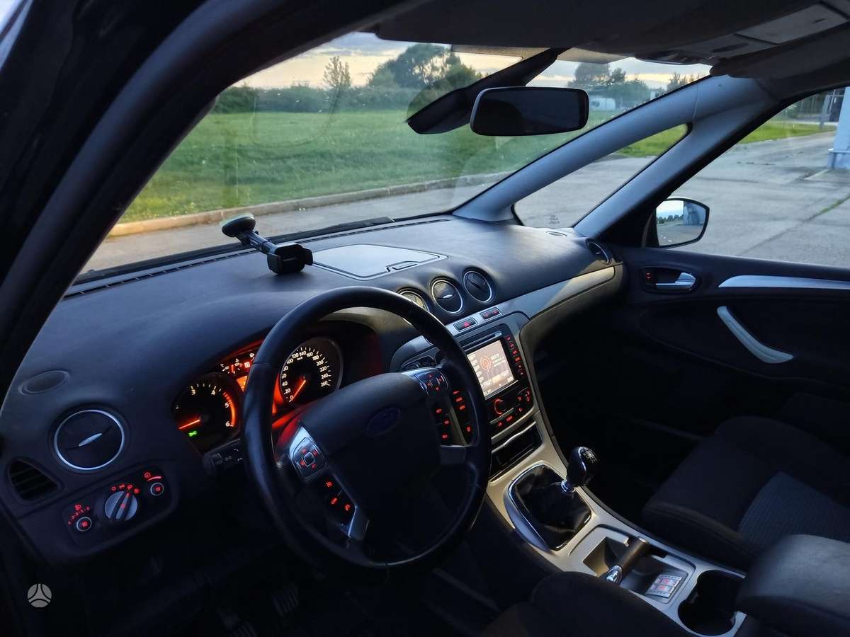 Ford S-MAX - 10