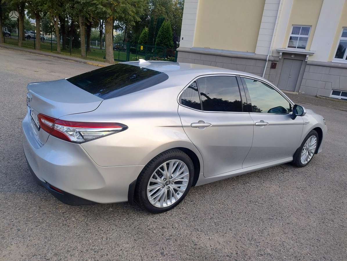 Toyota Camry - 4
